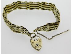 A yellow metal gate bracelet, 7.25in long