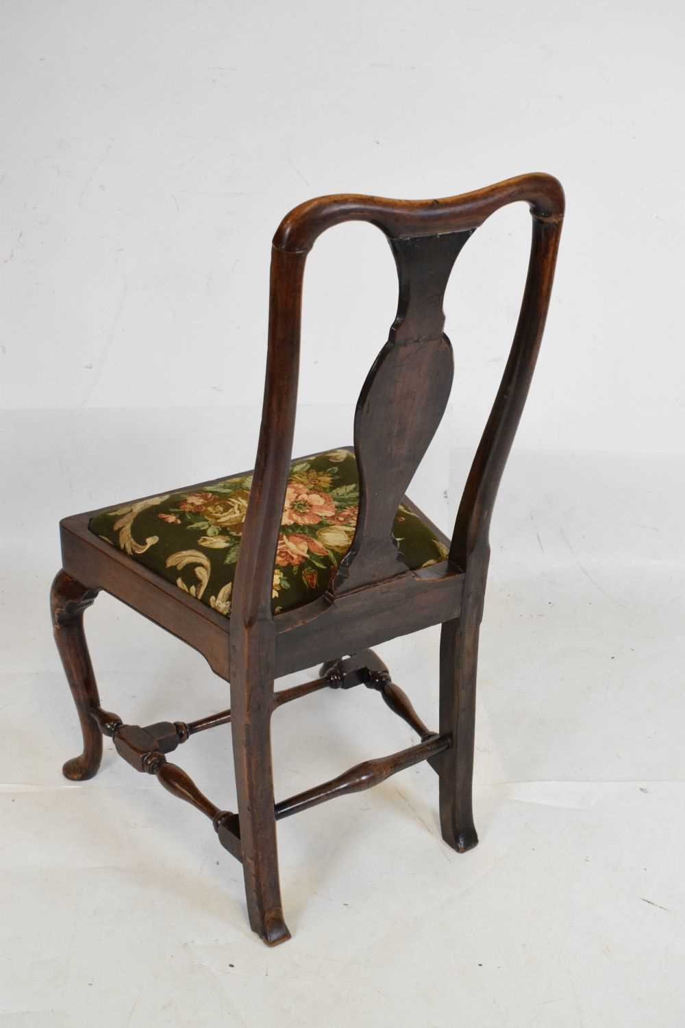 Queen Anne walnut splat back chair - Image 4 of 7