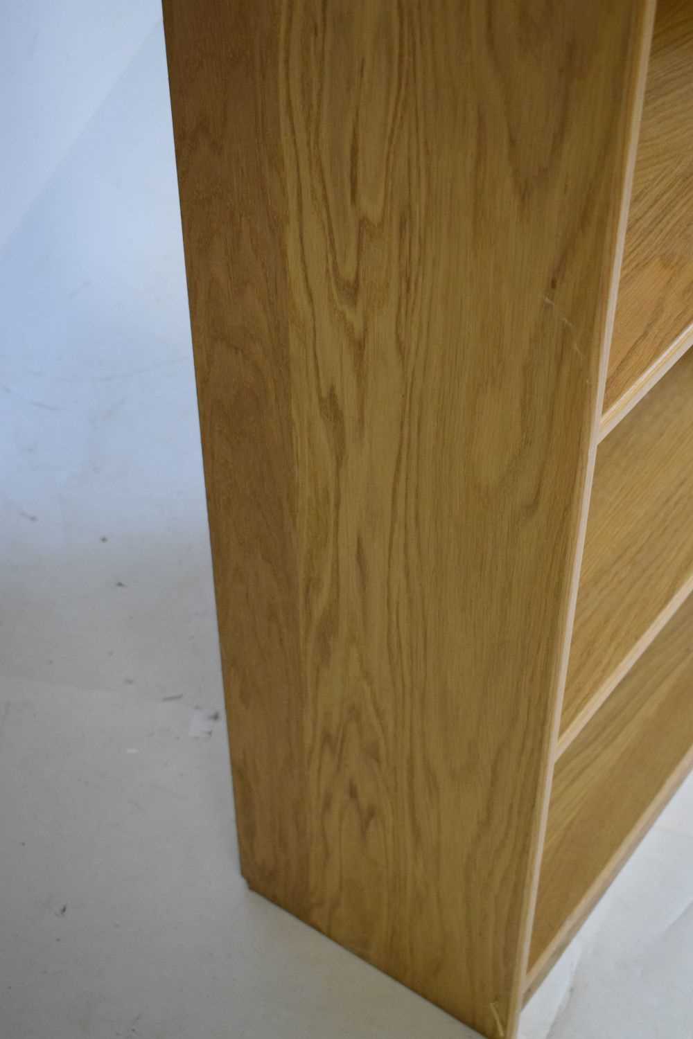 Modern oak open front bookcase - Image 5 of 7