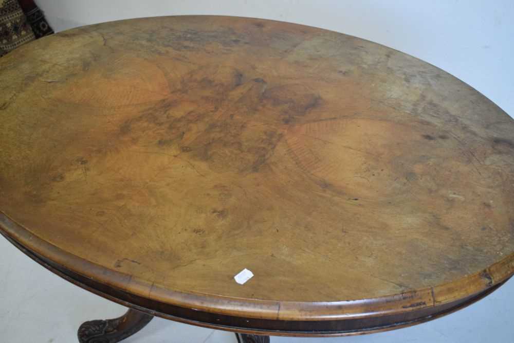 Victorian oval top walnut loo table - Image 3 of 8