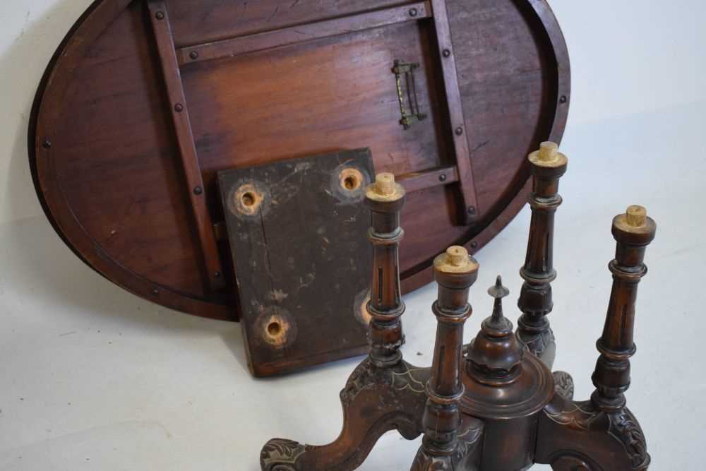 Victorian oval top walnut loo table - Image 8 of 8