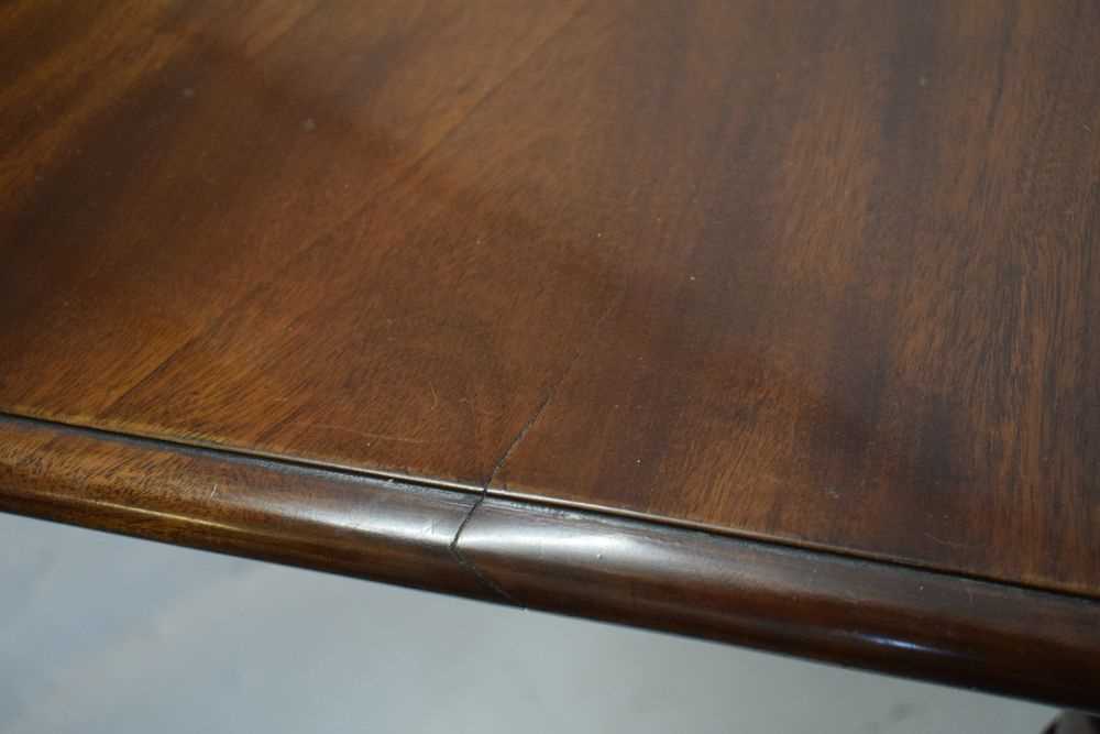 Victorian mahogany extending dining table - Image 5 of 7