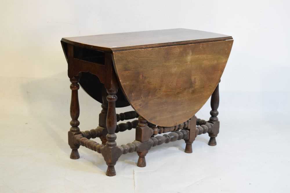 18th Century style oak gate-leg table - Image 2 of 8