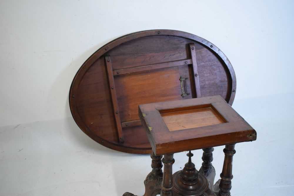 Victorian oval top walnut loo table - Image 7 of 8