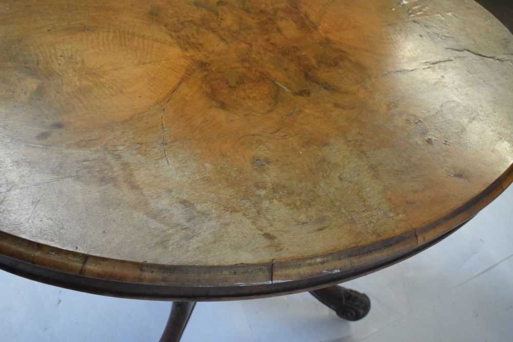 Victorian oval top walnut loo table - Image 6 of 8