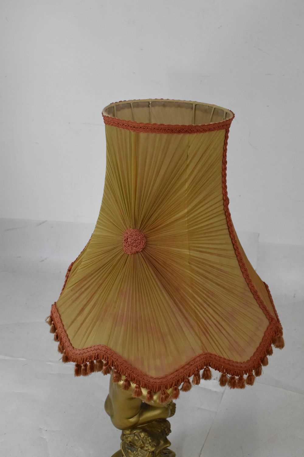 Plaster gilt figural lamp base with shade - Image 7 of 7