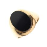 Gentleman's 9ct gold onyx set signet ring