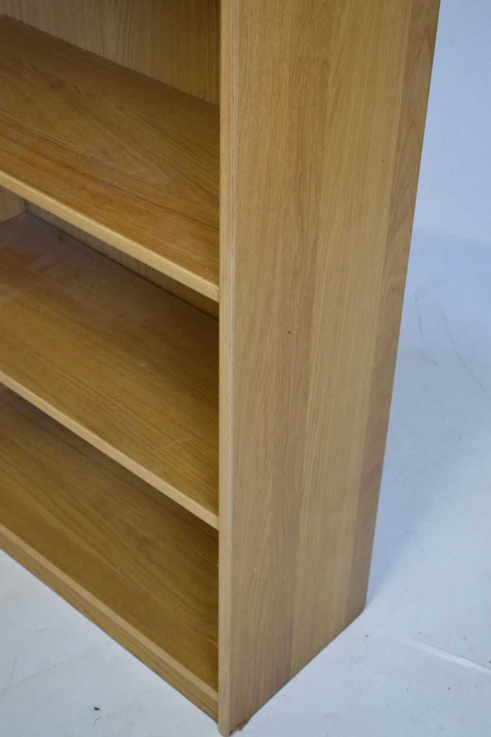 Modern oak open front bookcase - Image 7 of 7