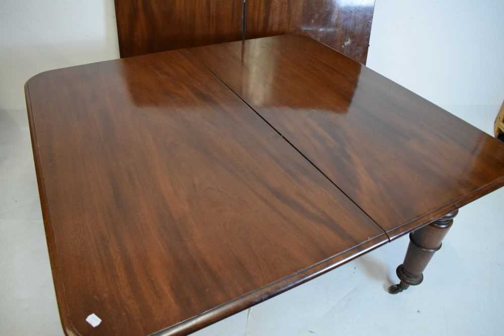 Victorian mahogany extending dining table - Image 3 of 7