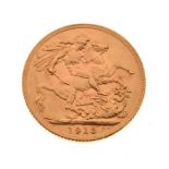 Coins - George V gold sovereign, 1913