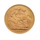 Coins - George V gold sovereign, 1913
