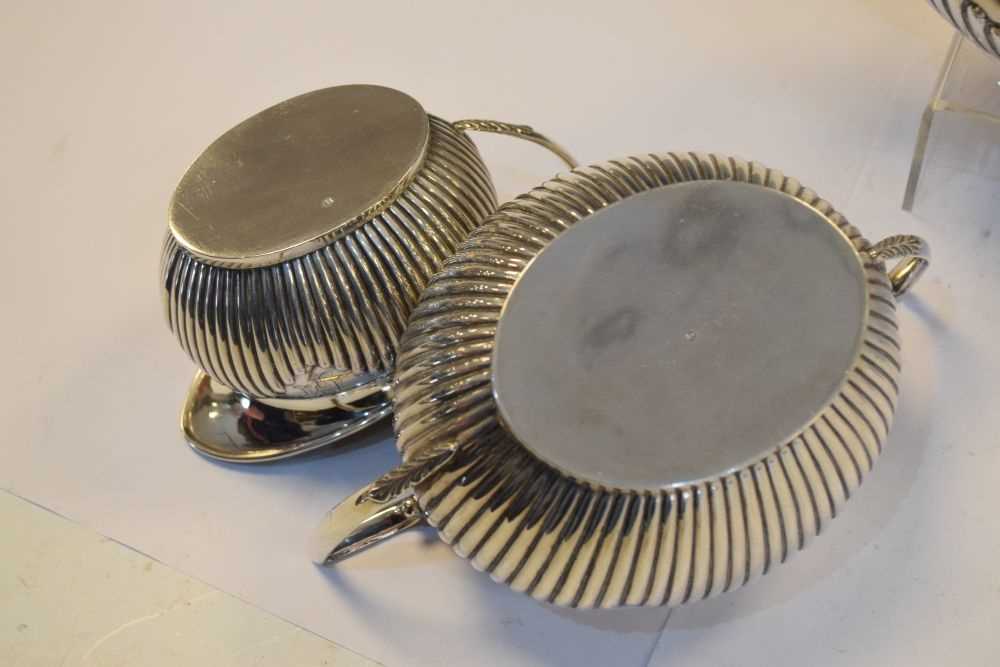 Edward VII silver three-piece tea set - Image 5 of 10