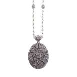 18ct white gold oval locket