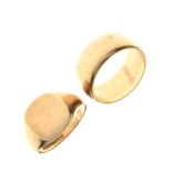 Gentleman's 9ct gold signet ring and wedding band, 13.3g gross approx