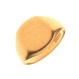 Gentleman's 18ct gold signet ring, 12g approx