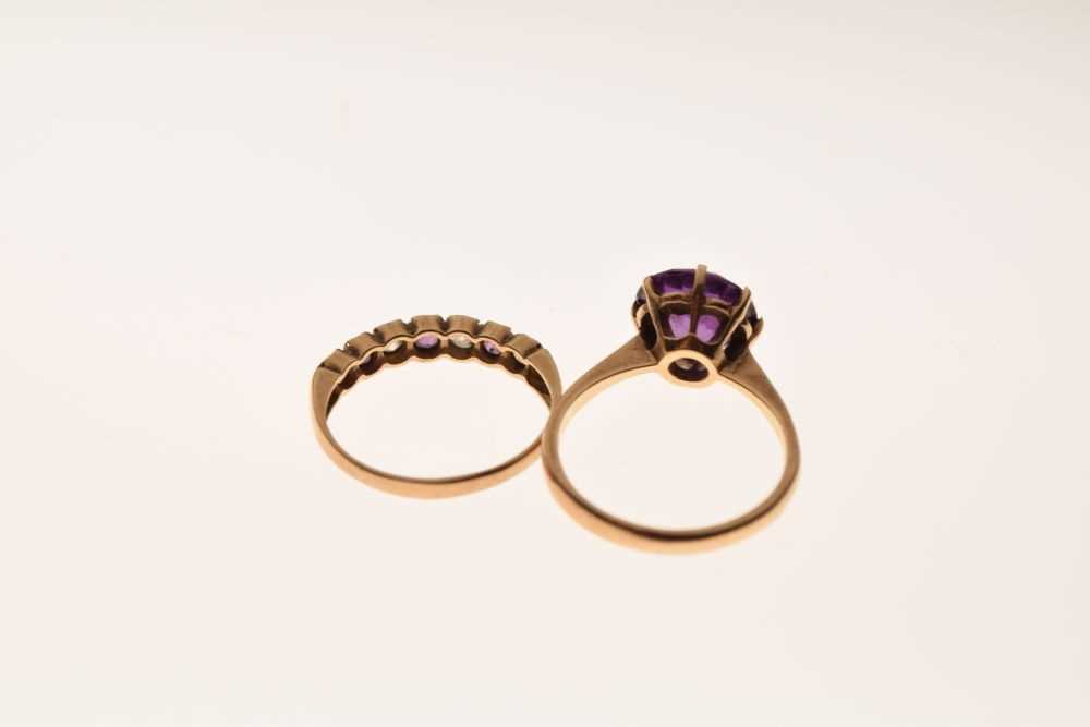 Two purple-stone set 9ct gold rings - Image 4 of 5