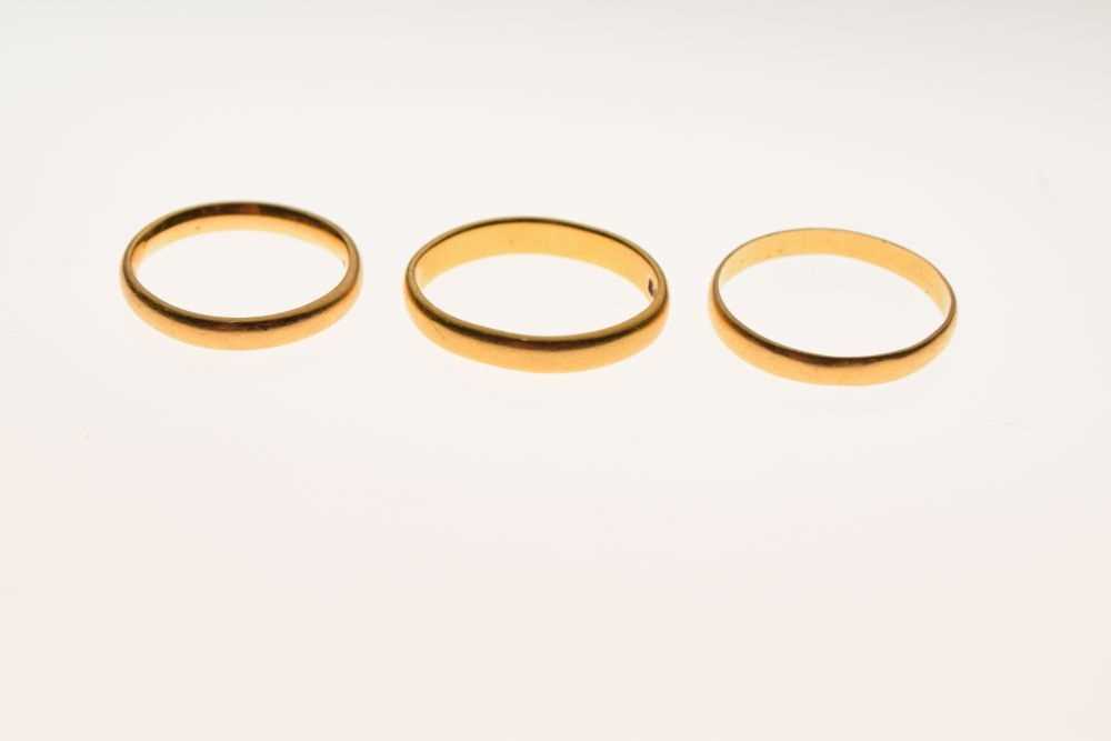 Three 22ct gold wedding bands - Image 4 of 4