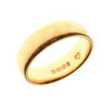 18ct gold wedding band