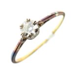 Yellow metal solitaire 0.3 carat