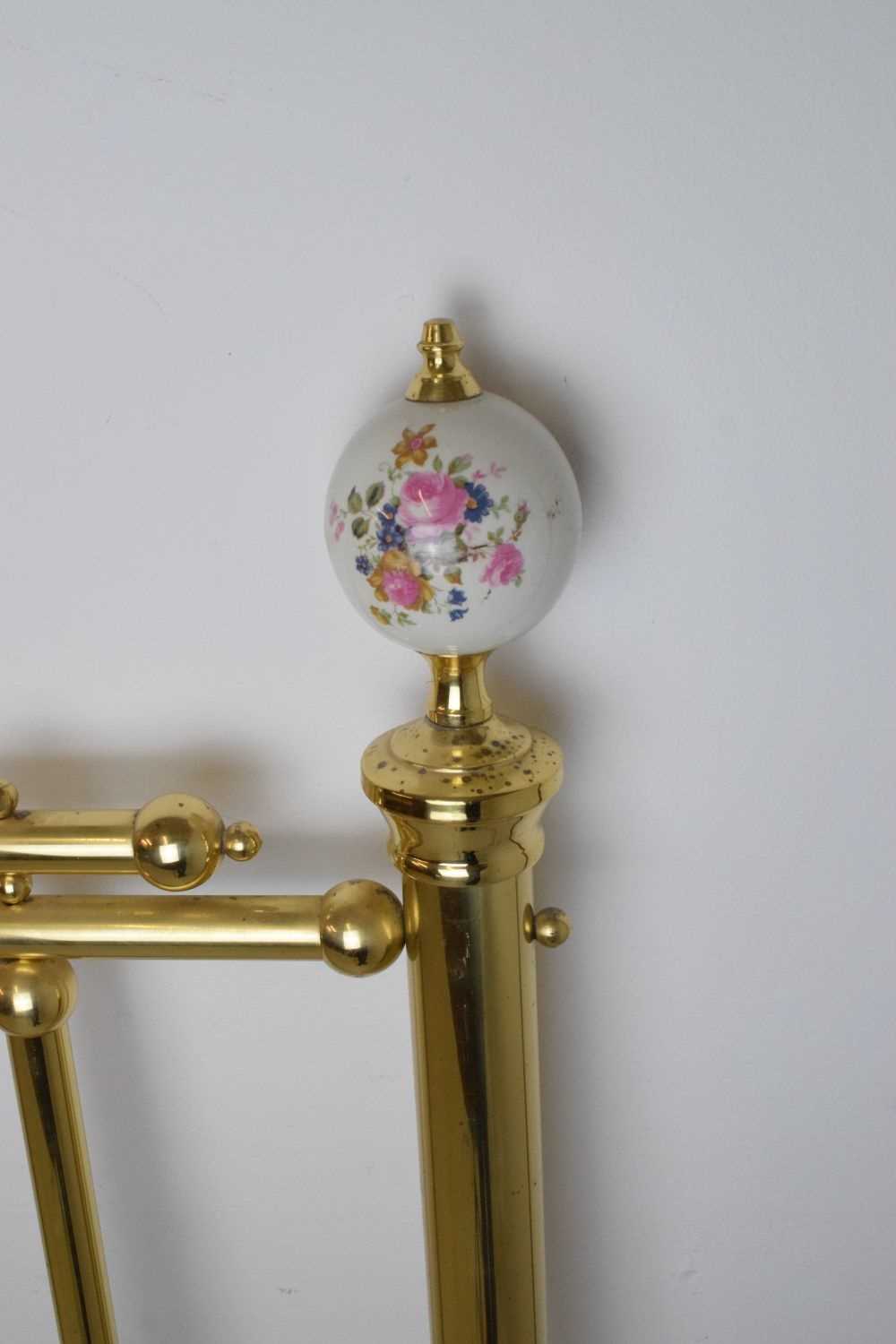 Modern brass bed end and fender - Image 6 of 15