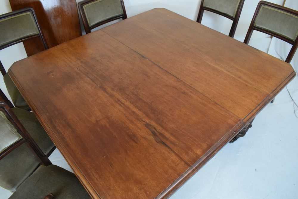 Late Victorian or Edwardian wind-out extending dining table with one leaf - Image 2 of 8