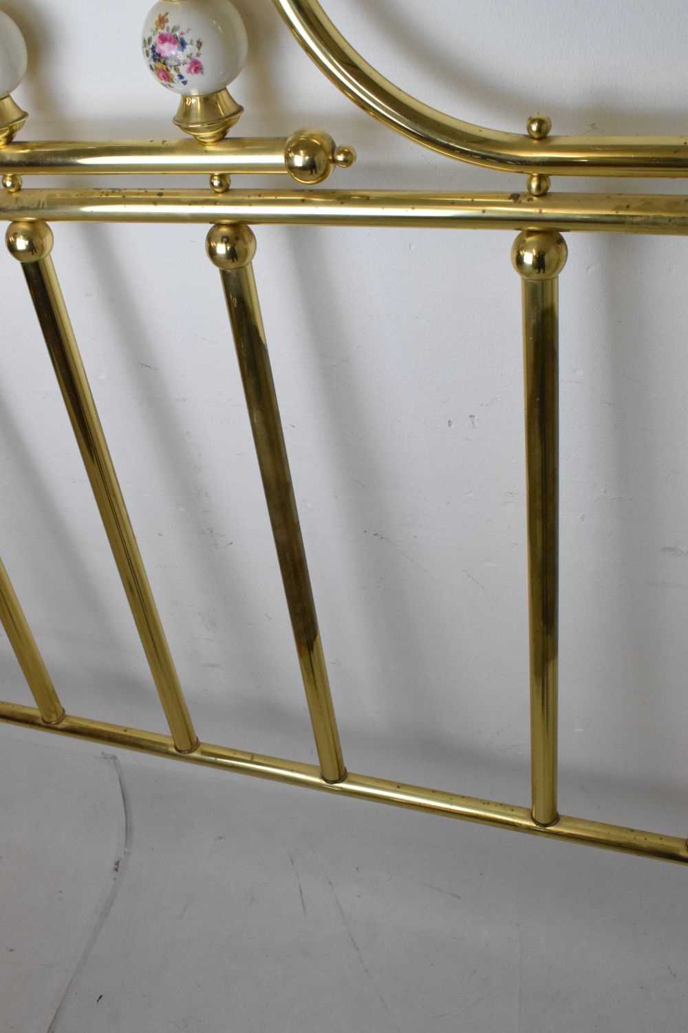 Modern brass bed end and fender - Image 9 of 15