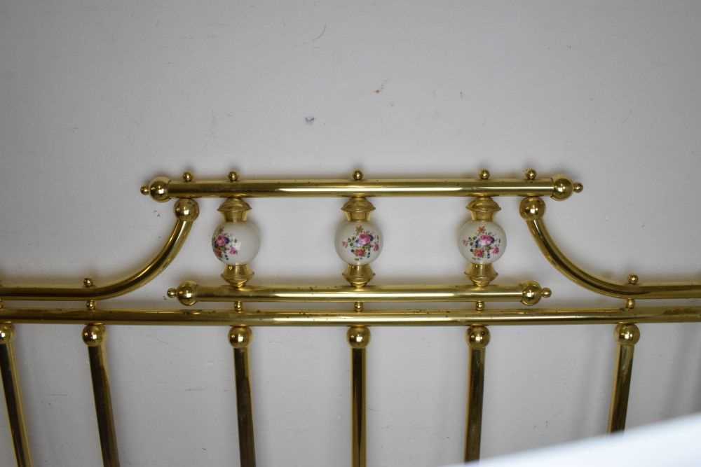 Modern brass bed end and fender - Image 4 of 15