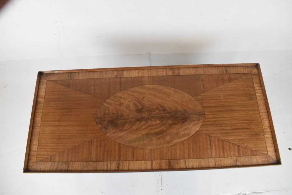 Reproduction coffee table - Image 4 of 6