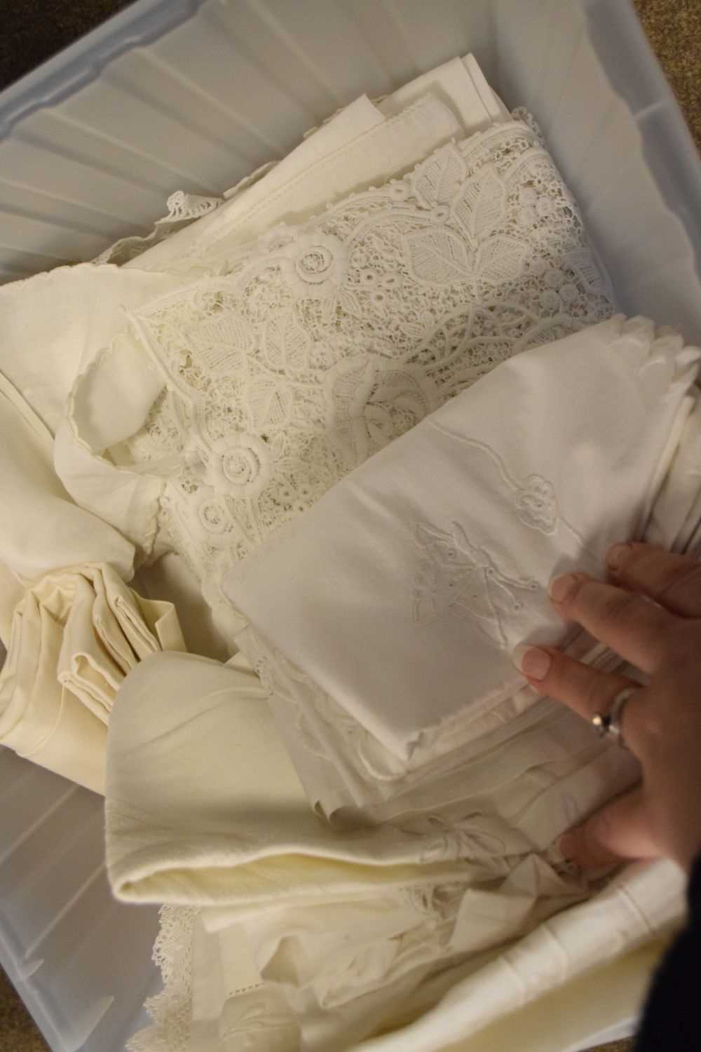 Collection of white linen and lace - Image 6 of 8