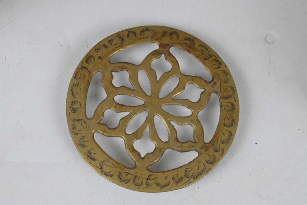 Cairo/ Egyptian ware brass tray, 39.5cm diameter, together with Thai dish, bowl, etc - Image 4 of 6