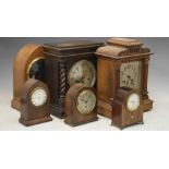 Quantity of mainly 20th Century mantel clocks and cases