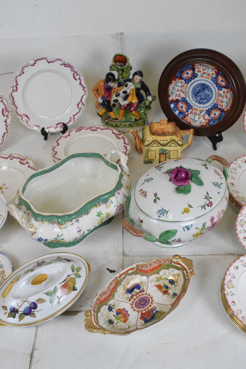 Quantity of ceramics to include: Chamberlain's Worcester soup bowls; Ironstone tureen and dish; Wedg - Image 3 of 10