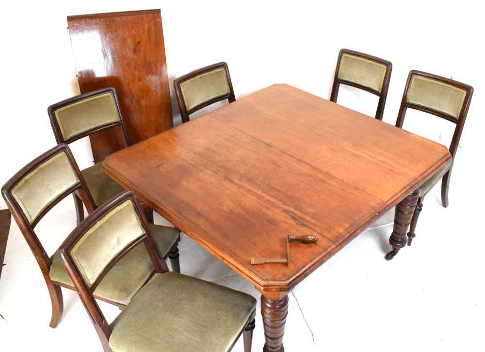 Late Victorian or Edwardian wind-out extending dining table with one leaf