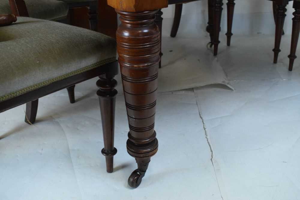 Late Victorian or Edwardian wind-out extending dining table with one leaf - Image 3 of 8