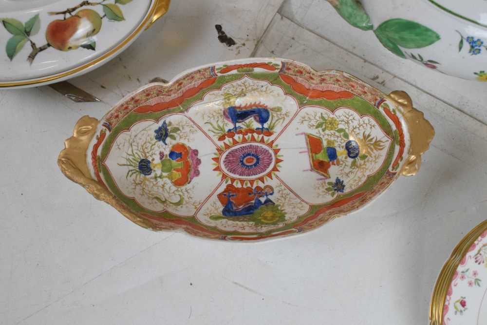 Quantity of ceramics to include: Chamberlain's Worcester soup bowls; Ironstone tureen and dish; Wedg - Image 7 of 10