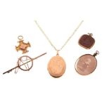 Assorted jewellery to include 9ct gold medallion