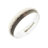 18ct white gold half-patterned wedding band