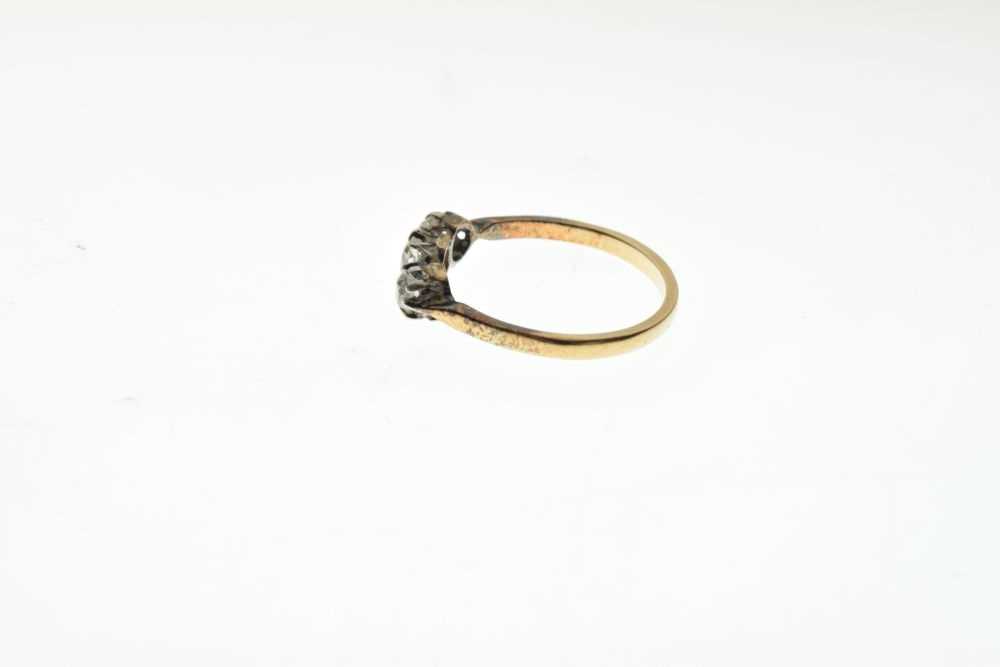 Yellow metal, three stone diamond ring, stamped '18ct' - Image 3 of 6