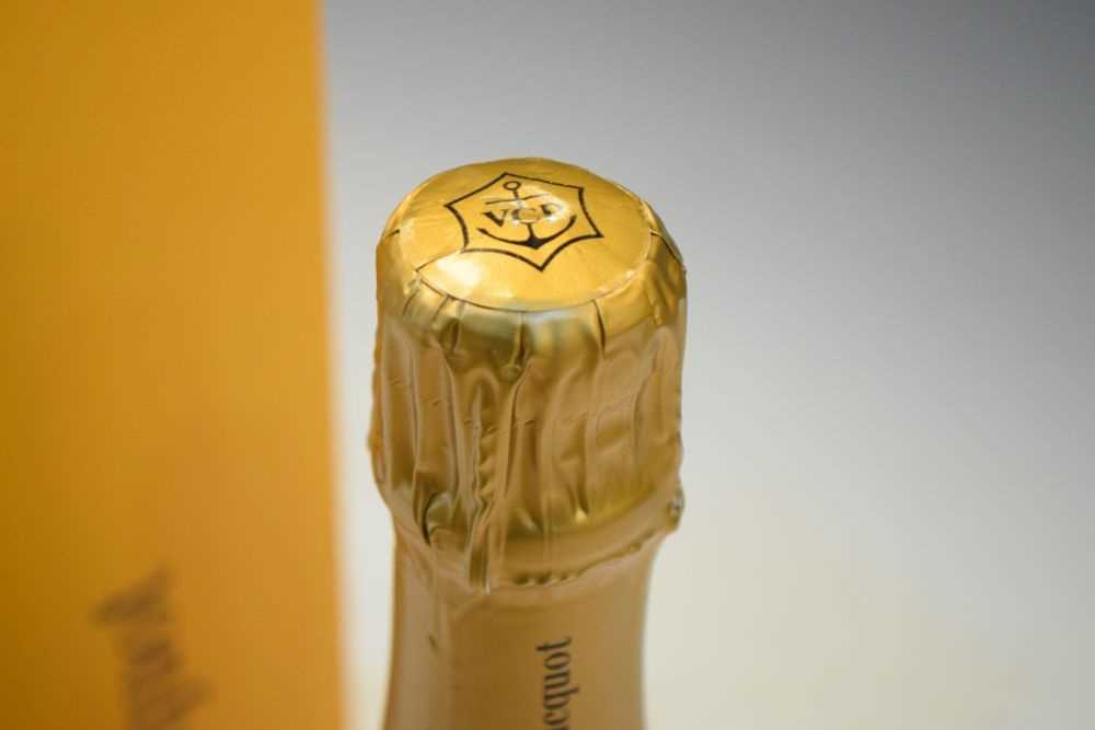 Wine - Bottle of Veuve Clicquot Brut Champagne - Image 5 of 5