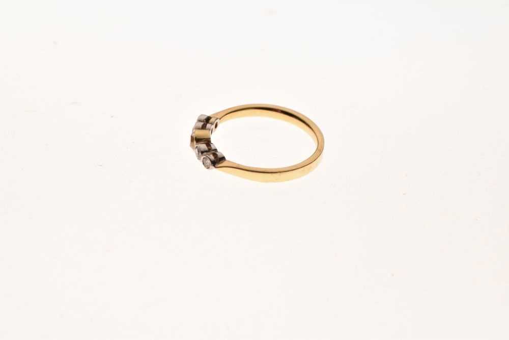 18ct gold five stone diamond ring - Image 3 of 5