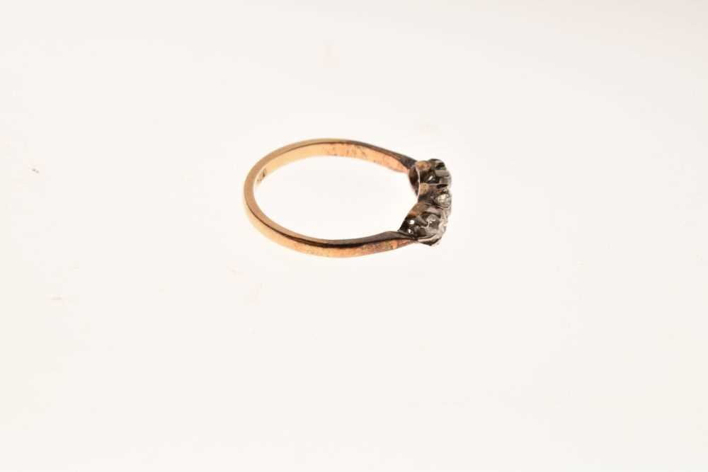 Yellow metal, three stone diamond ring, stamped '18ct' - Image 5 of 6