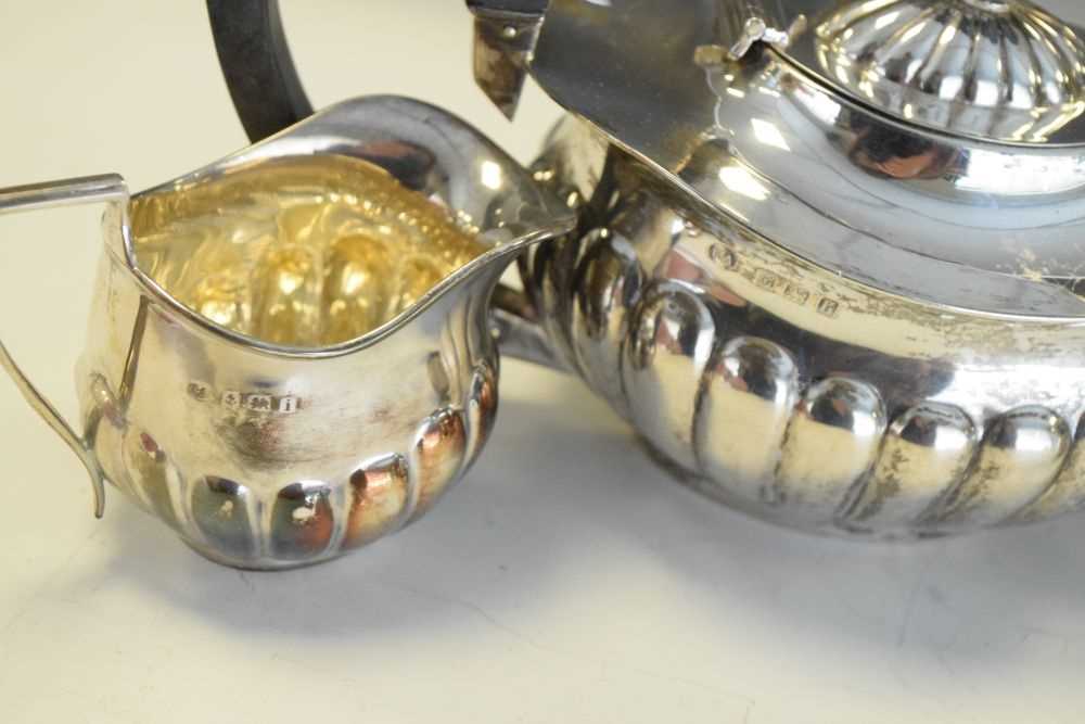 Edwardian silver three-piece tea set - Image 3 of 7