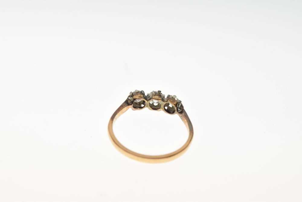 Yellow metal, three stone diamond ring, stamped '18ct' - Image 4 of 6