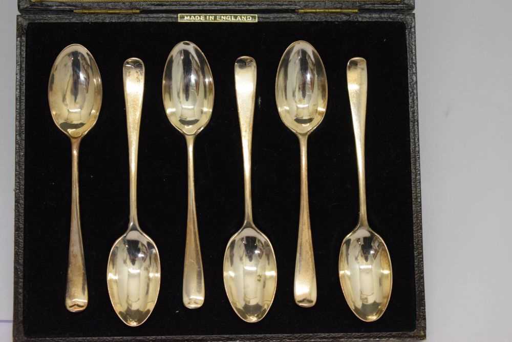 Cased set of six George V silver pattern teaspoons, together with six silver napkin rings - Image 2 of 8