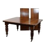 Late Victorian/Edwardian walnut dining table with two leaves