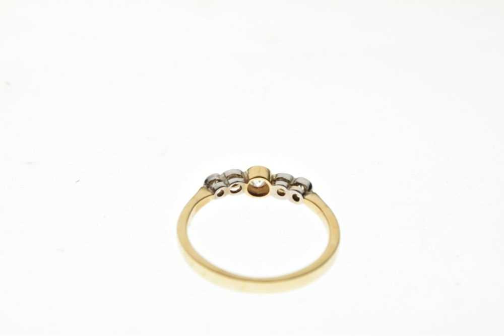 18ct gold five stone diamond ring - Image 4 of 5