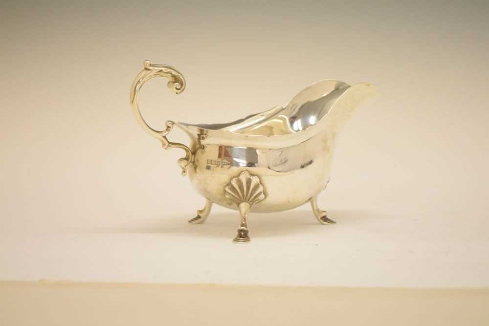 Edward VII silver sauce boat with flying scroll handle - Image 3 of 8