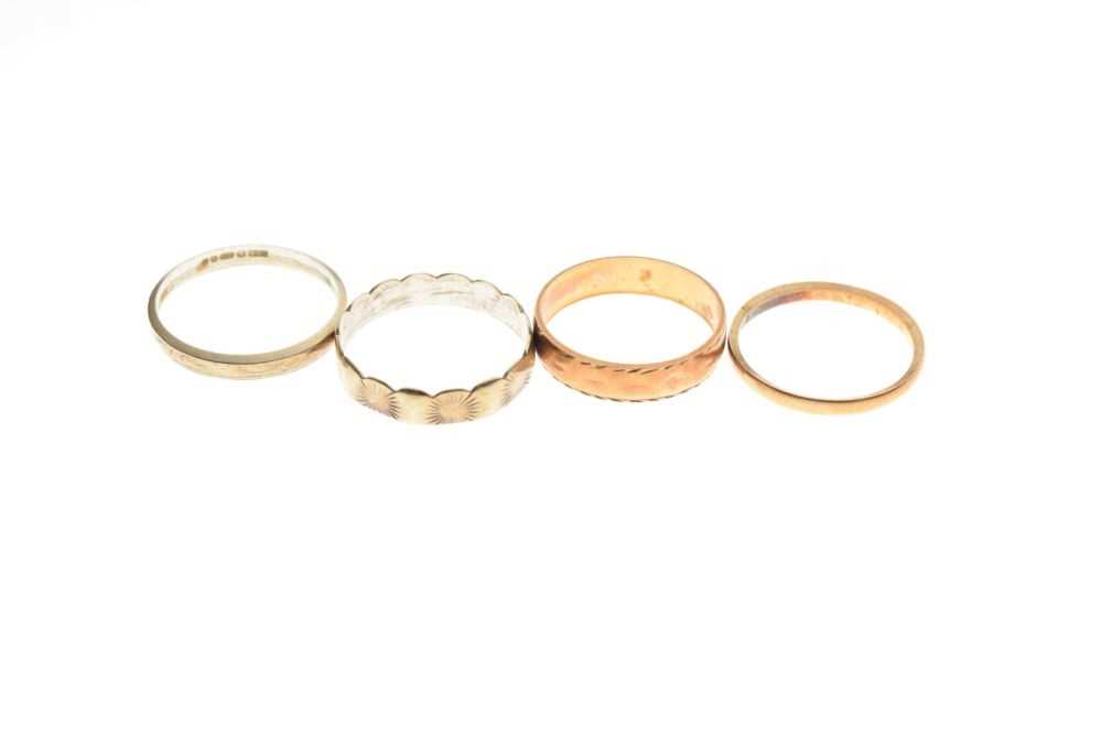 Four 9ct gold wedding bands - Image 4 of 4