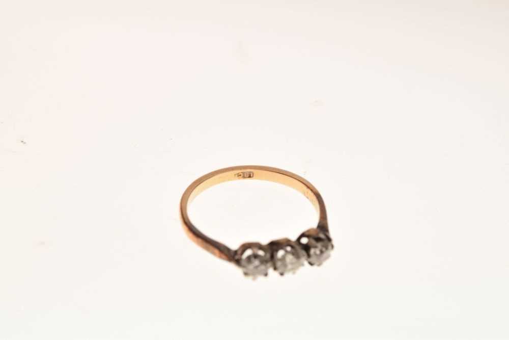 Yellow metal, three stone diamond ring, stamped '18ct' - Image 6 of 6