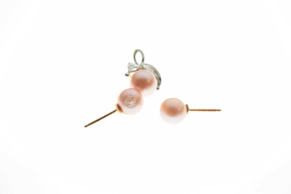 White metal and cultured pearl pendant stamped '14k', together with a similar pair of stud earrings, - Image 3 of 4